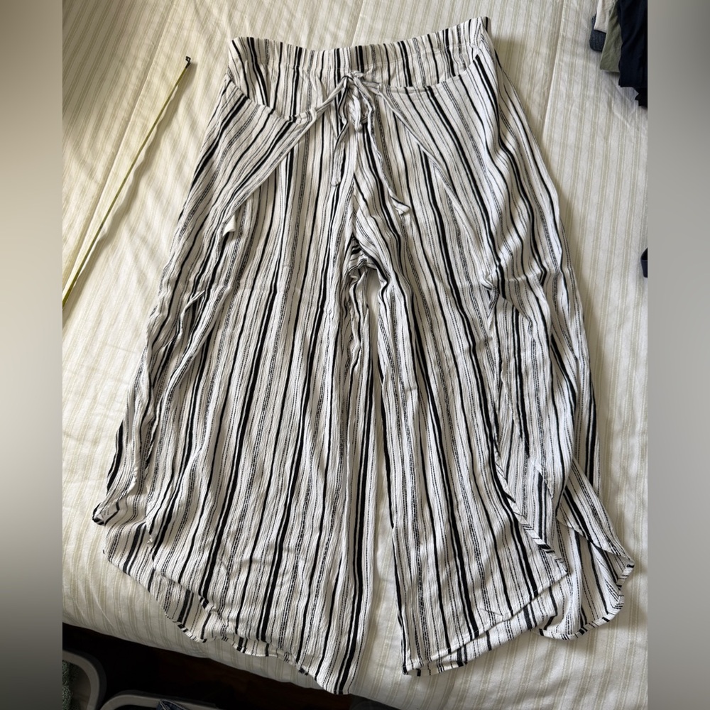 Super cute dressy capri.